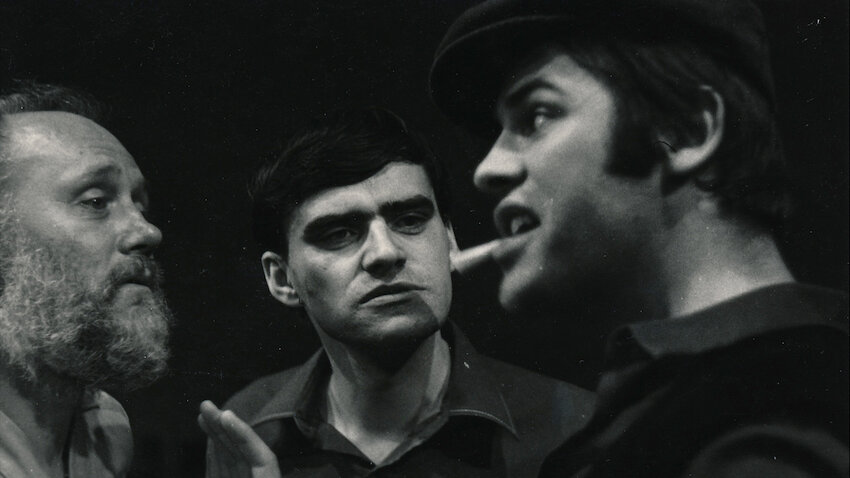 Horst Ruprecht zwischen Karli Schwarz und Hanns-Michael Schmidt bei einer Probe zu „Der Egoist“, Theater Nordhausen, um 1970