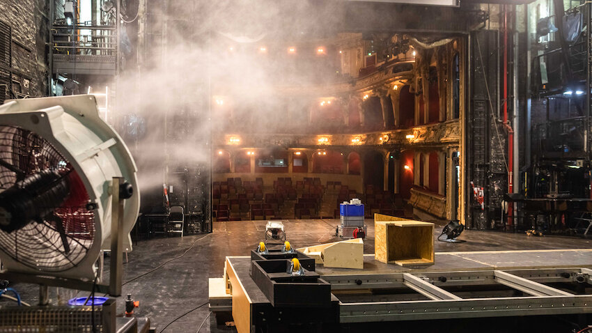 Berliner Ensemble: Vernebelung Großes Haus © Moritz Haase