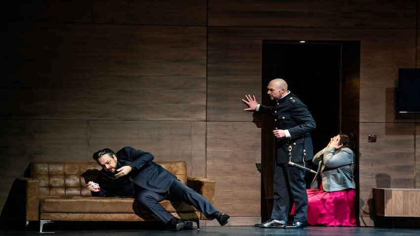 Düsterer Opern-Thriller: George Petean, Attilio Glaser und Maria Motolygina in Verdis „Simon Boccanegra“ © Bettina Stöß