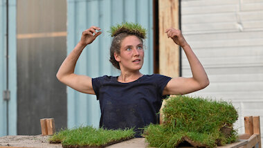 300_Grasshoppers_3_C_Sarah_Vanheuverzwijn © Sarah Vanheuverzwijn